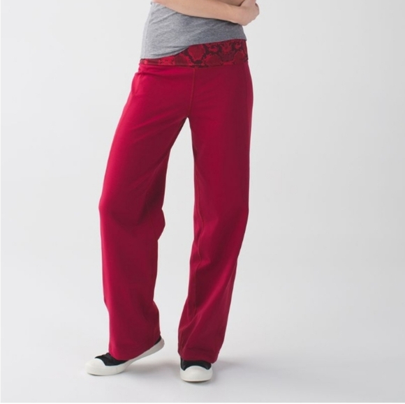 Lululemon Stillness Red Pants Wide Baggy Joggers Sweats Roll Down Waist Size 8 - Picture 1 of 16